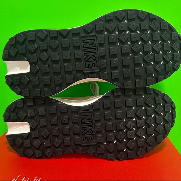 Nike PHOENIX WAFFLE Anti-slip and wear-resistant Low-top - FD2196-104 - Picture 8 of 8